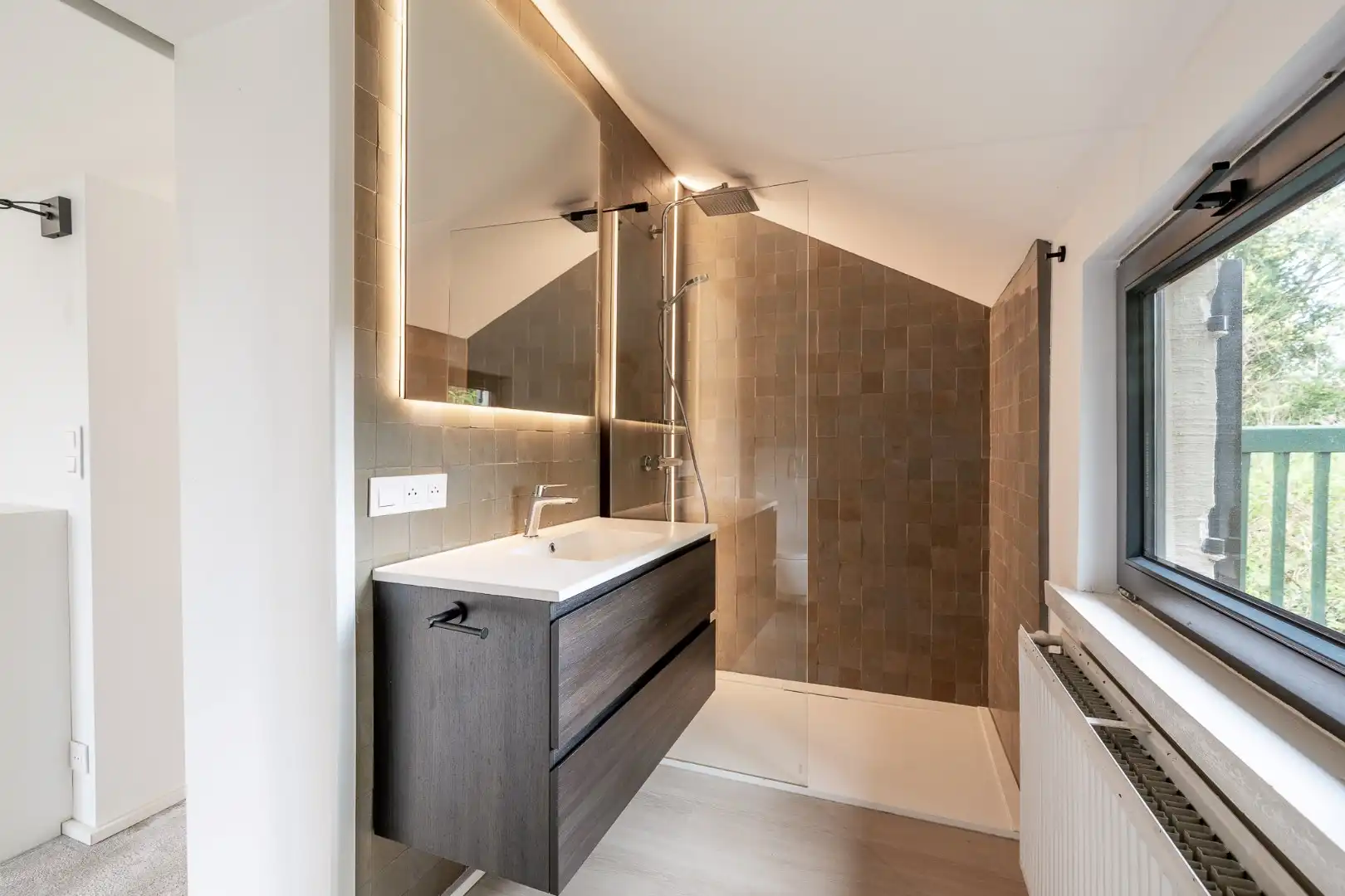 Exclusieve karaktervolle woning op een enorm perceel met 4 slaapkamers, super grote tuin met prachtig zicht op de polders foto 14