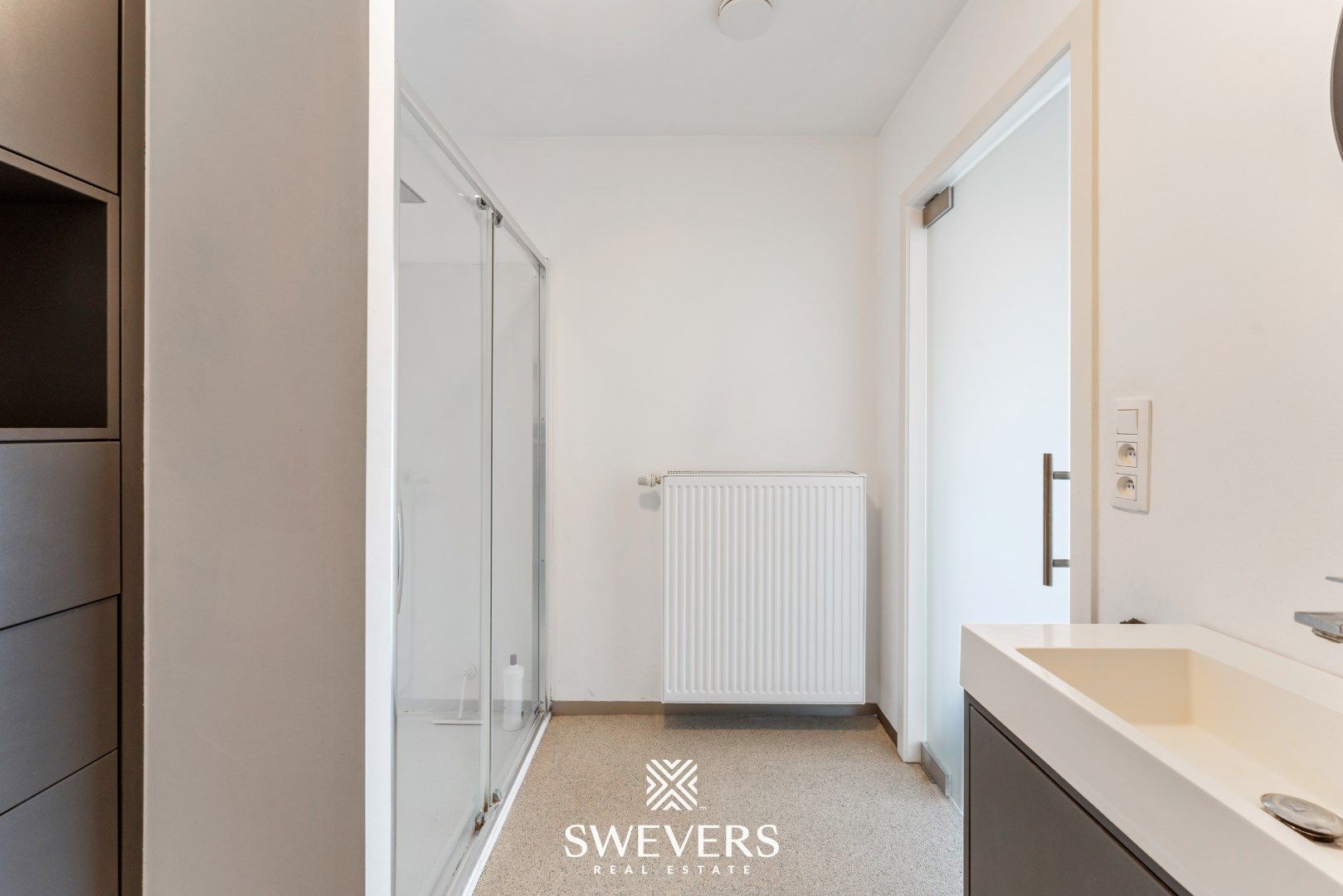 Instapklaar appartement met groot terras in hartje Tongeren foto 9