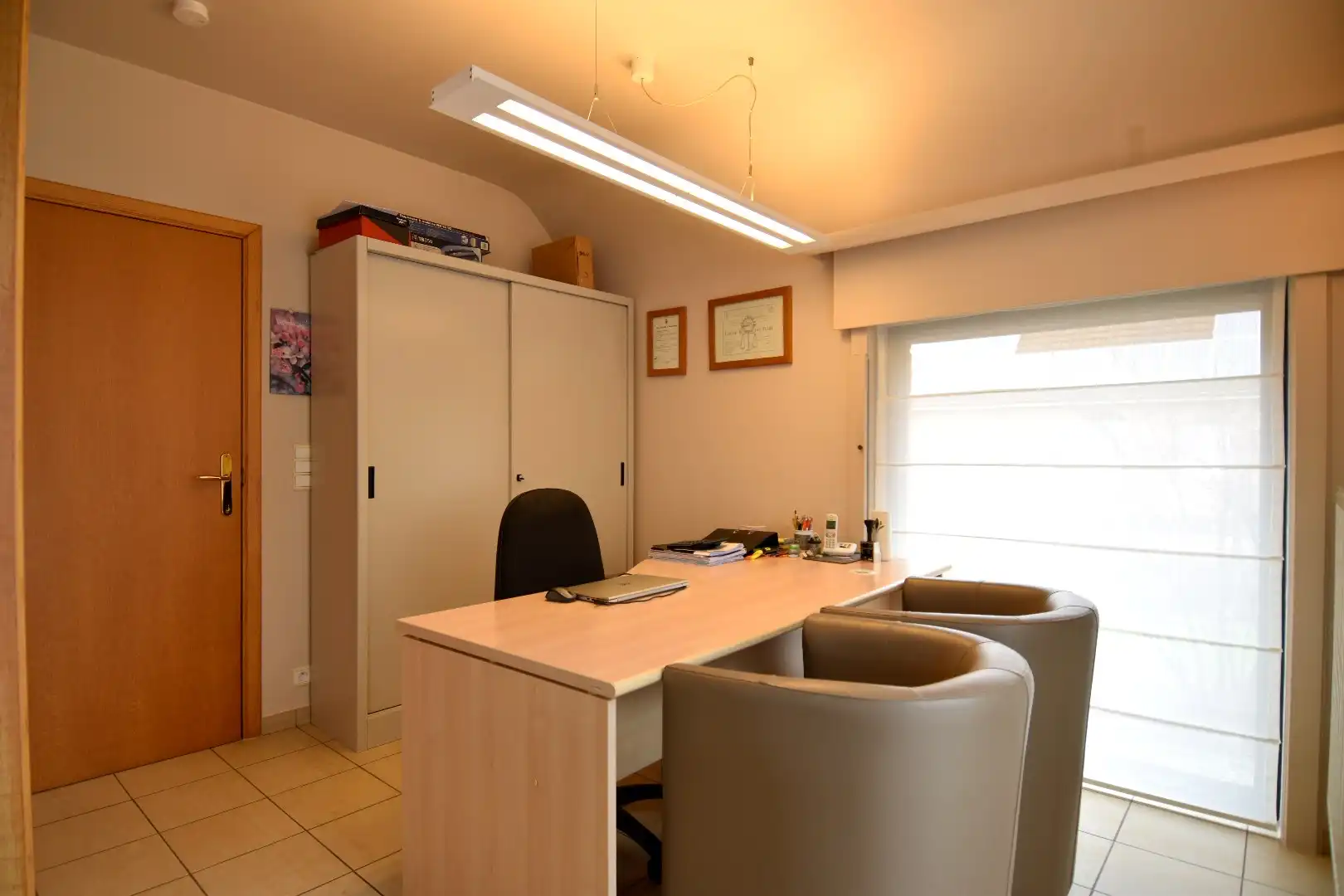 Alleenstaande woning met 4 slaapkamers en zonnige tuin te koop in residentiële buurt te Wevelgem foto 9