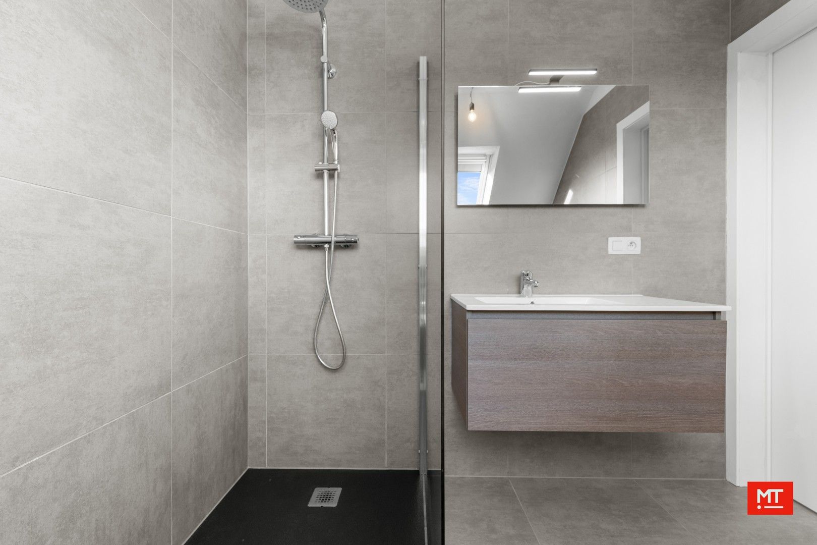 Instapklaar appartement met 2 slaapkamers en Zuidgericht terras te koop in het centrum van Zonnebeke foto 11