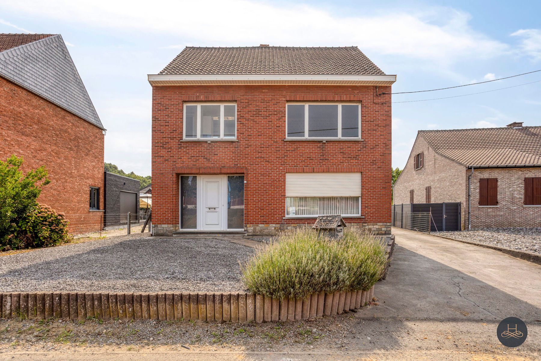 Te vernieuwen woning vlak bij station Wezemaal foto 2