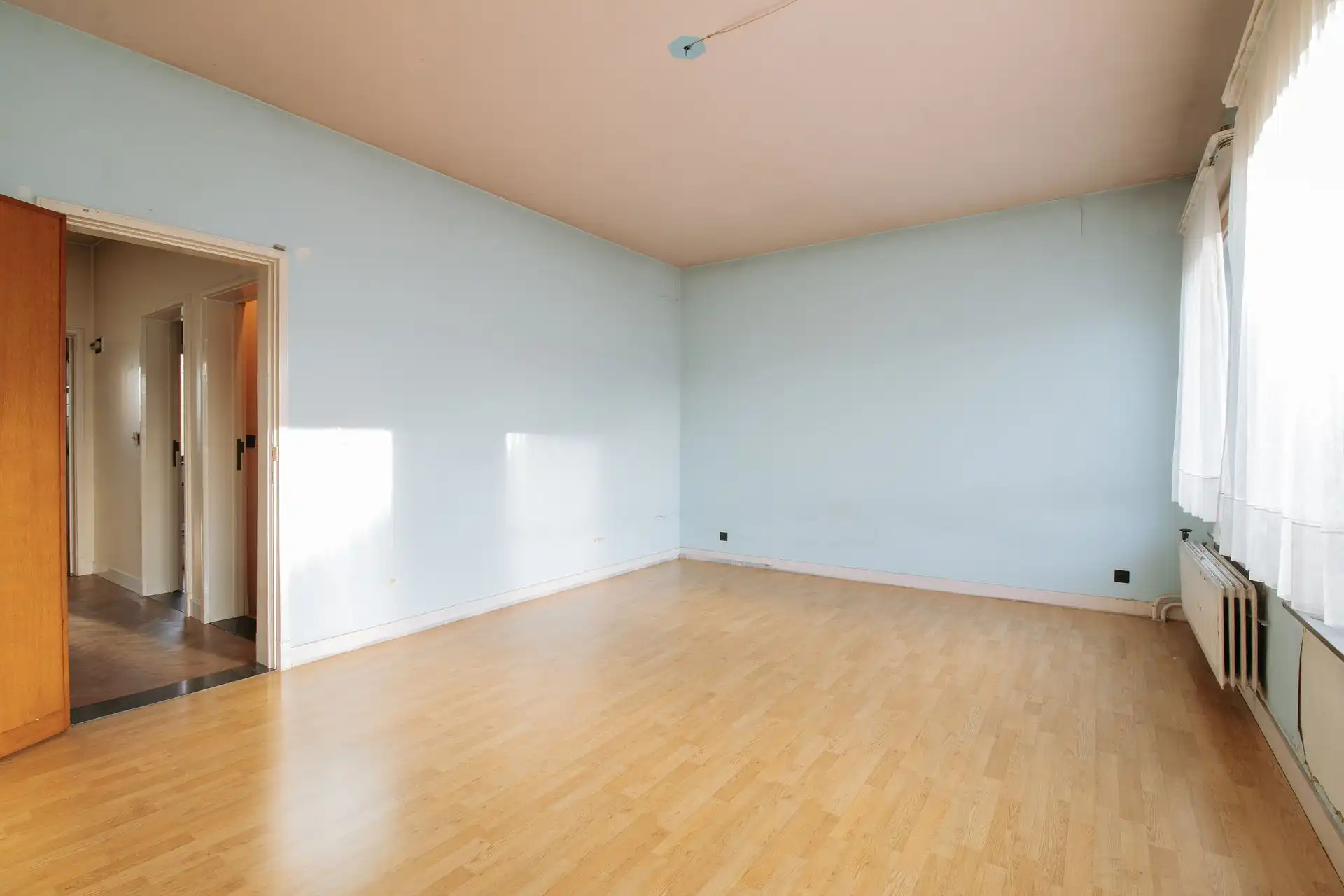 Te renoveren bel-etage met authentieke elementen en tuin foto 14