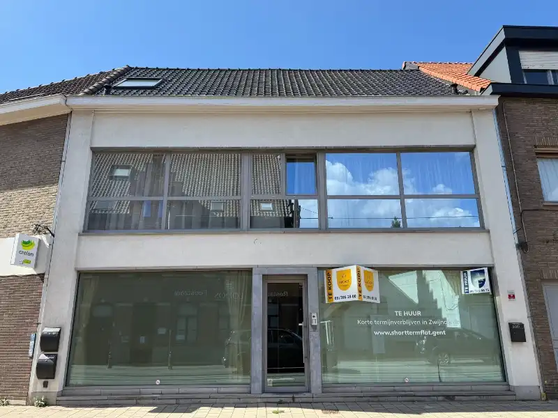 Smaakvol gerenoveerde kantoor- of praktijkruimte nabij centrum Zwijnaarde foto 10