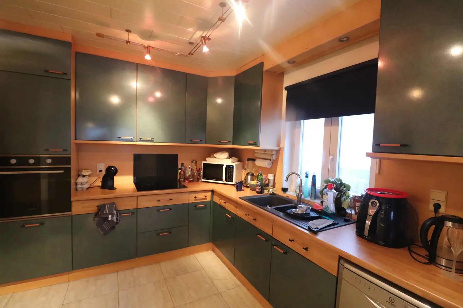 Een appartement op de benedenverdieping met 2 à 3 slaapkamers, garage en terras, vlakbij het centrum van Beerse. foto 6