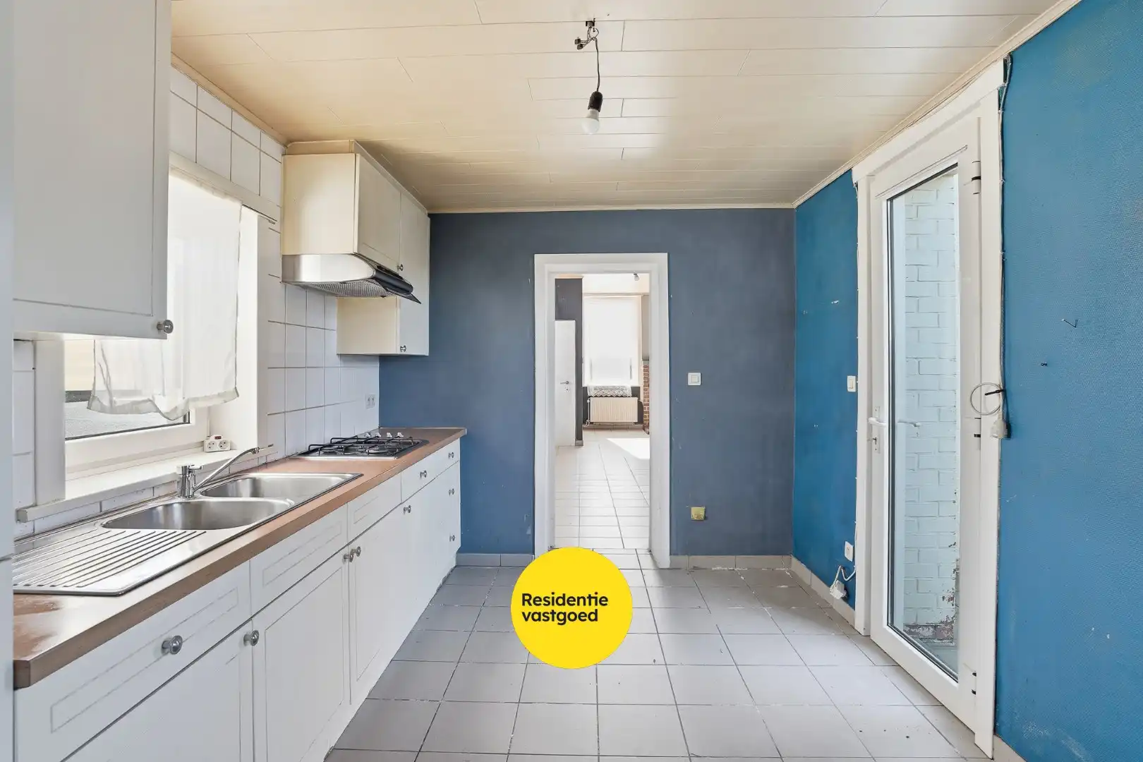 Te renoveren hoekwoning met 3 slaapkamers, tuin en centrale ligging in Ichtegem foto 7