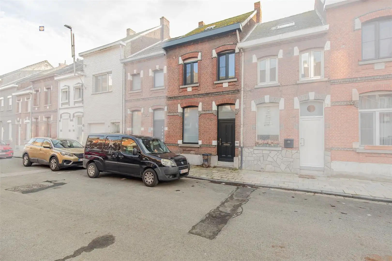 Op te frissen woning met potentieel, 2 slpk, tuin en zolder foto {{pictureIndex}}