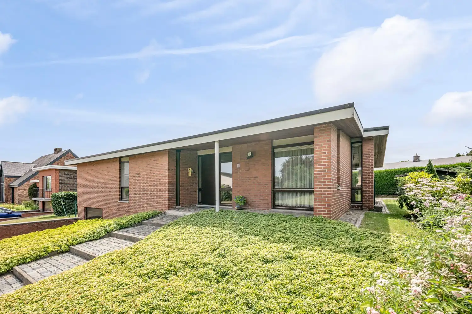 Te renoveren woning, gelegen op een perceel van 7 are 14 centiare in de residentiële wijk Diependaal te Herent. foto {{pictureIndex}}