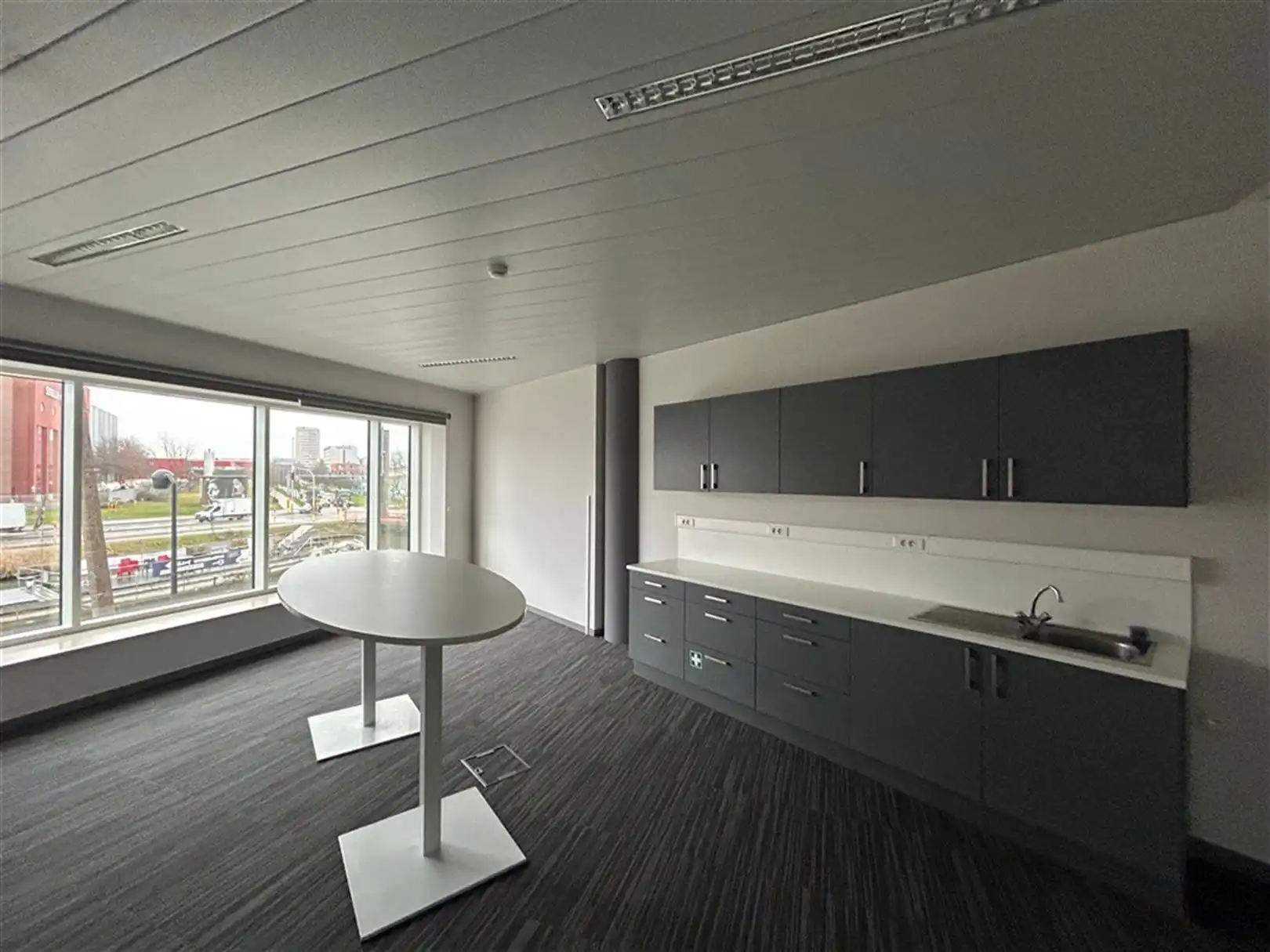 Kantoorgebouw foto 3