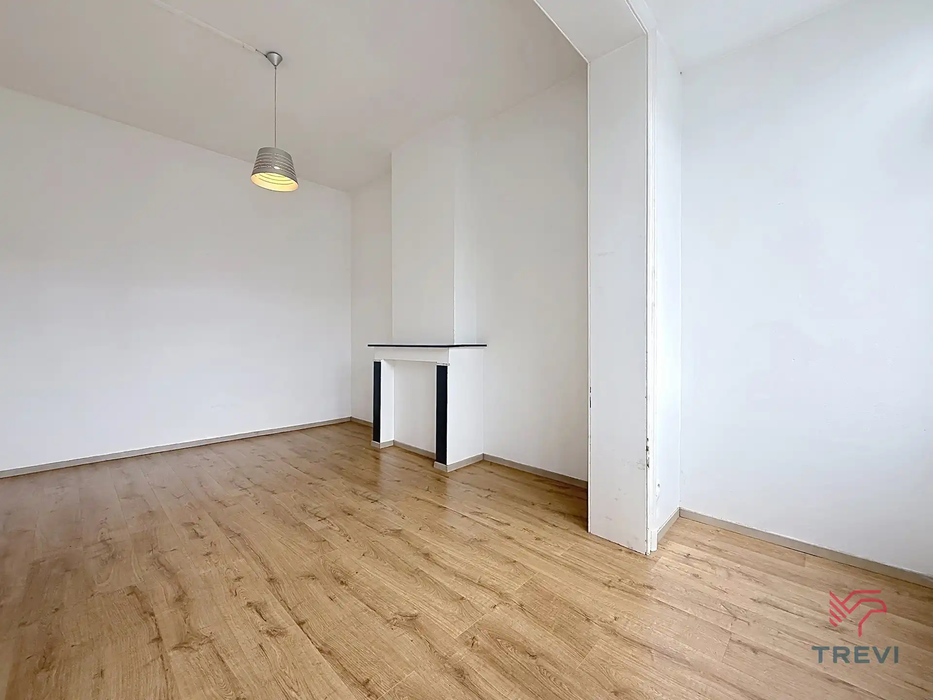 SCHAERBEEK, lichtrijk app. 80 m², 2 slpkmrs, nabij vervoer. foto 7