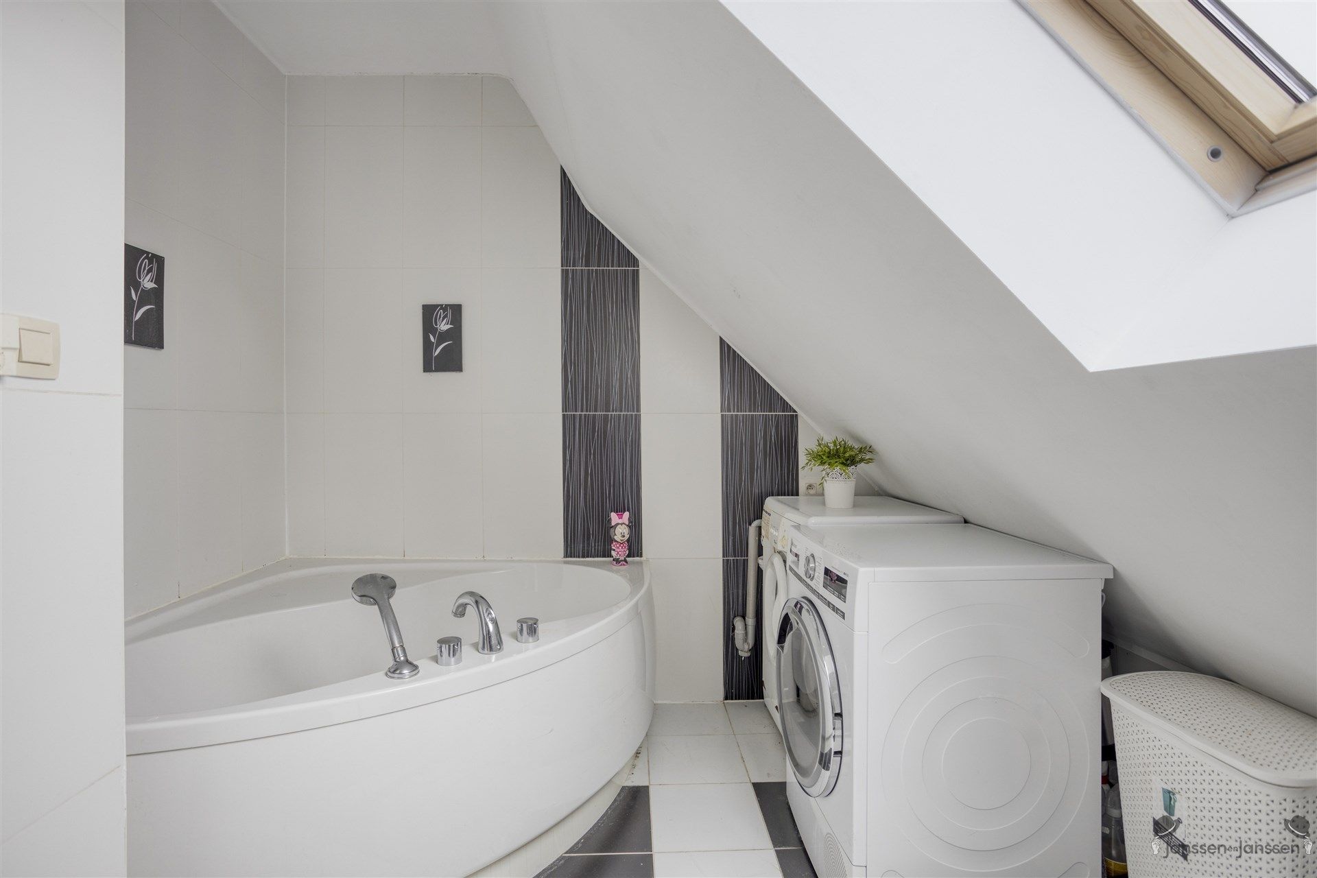 Uitzonderlijk triplex appartement van 251 m² met 5 (mogelijkheid tot 6) slaapkamers en groot terras te Leopoldsburg foto 11