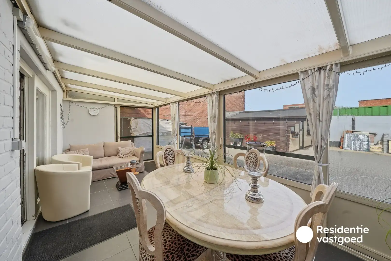 Ruime halfopen bebouwing met veel opslagruimte in Oostende foto 13