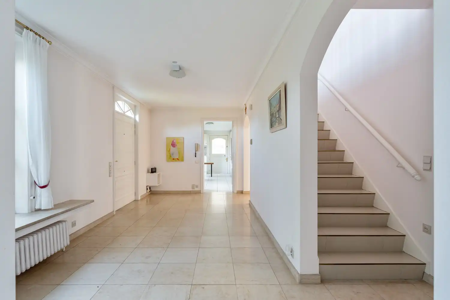 Residentieel gelegen villa met 4-5 ruime slaapkamers/bureau , 2 badkamers, 2 garages en een tuin op een perceel van 11a 71ca te Winksele gemeente Herent. foto 2