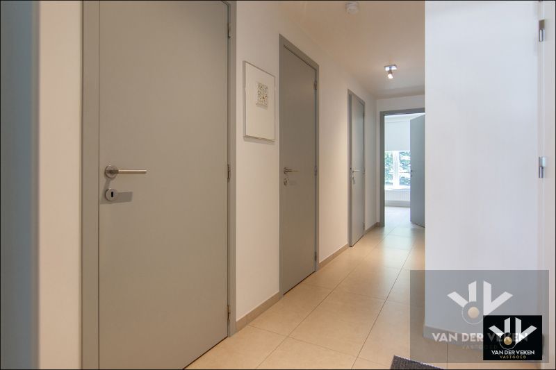 ZEER MOOI AFGEWERKT 2-SPLKAPP IN RESIDENTIE ZUIDZICHT foto 13