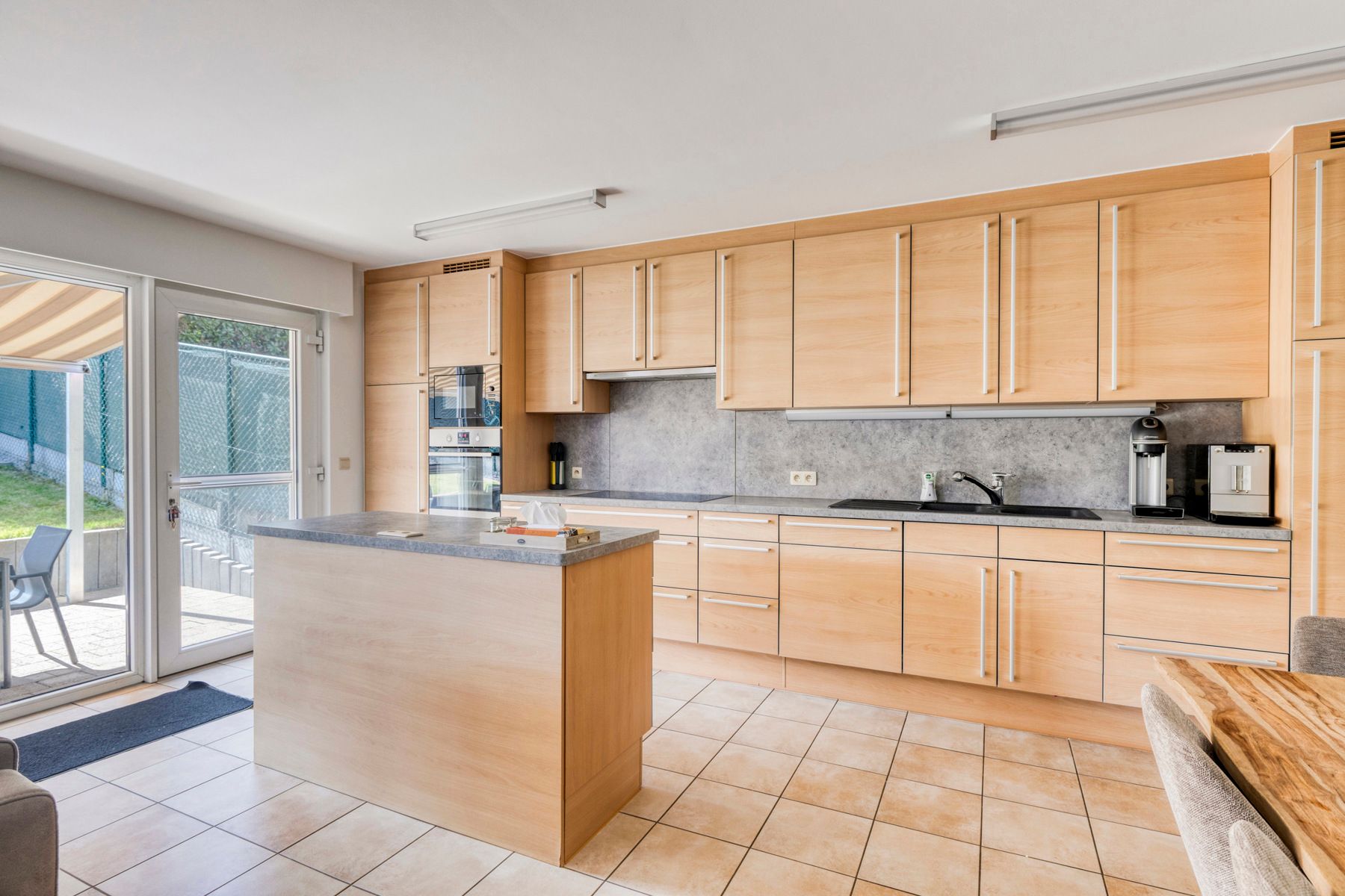 INSTAPKLARE WONING IDEAAL GELEGEN IN DOODLOPENDE STRAAT! foto 8