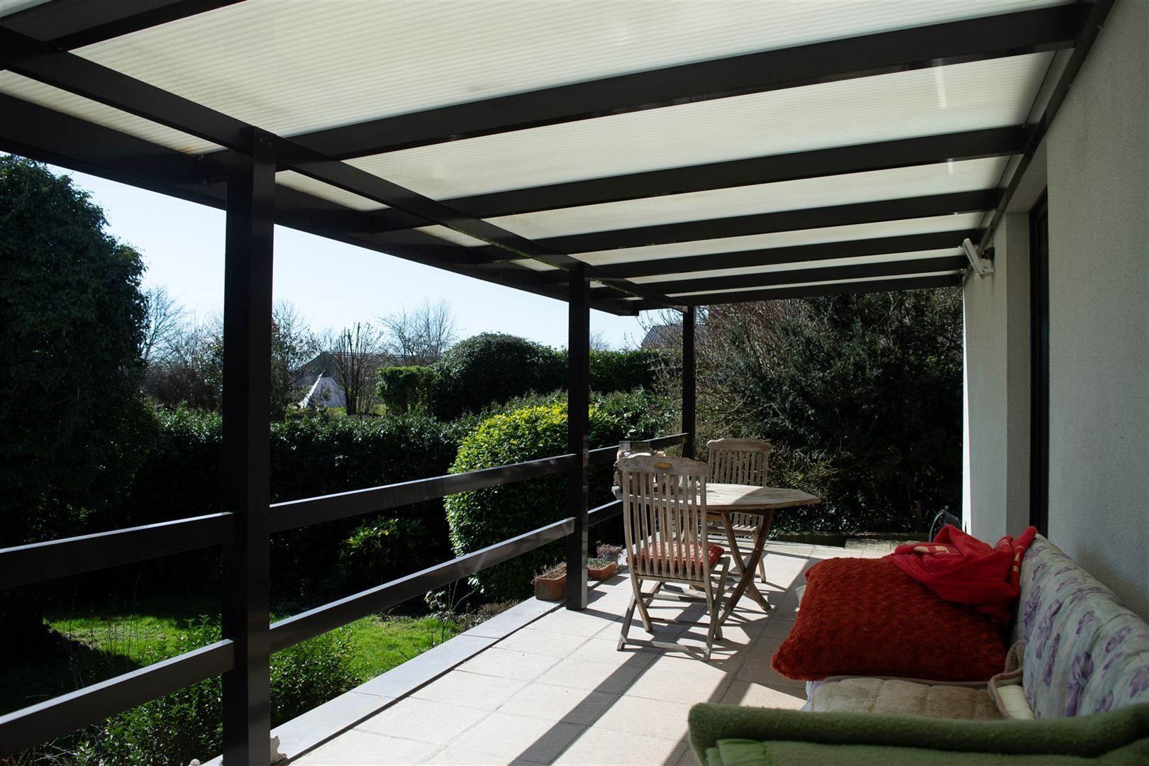 Bungalow met grote tuin foto 19