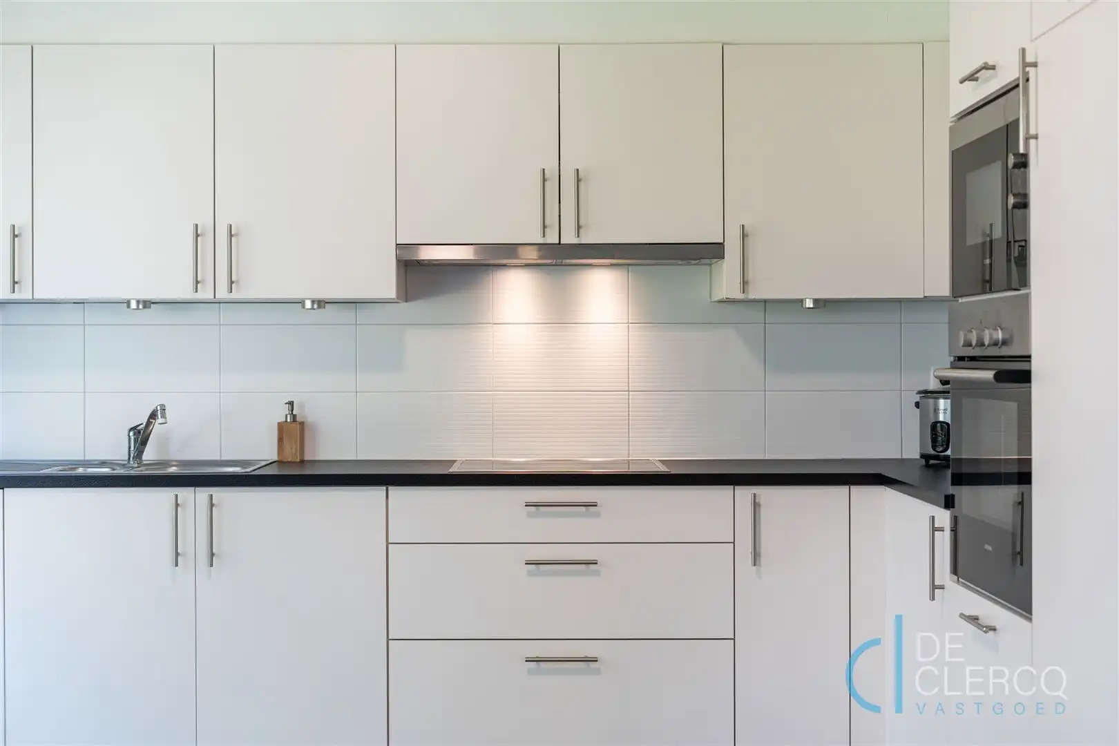 Moderne, tijdloze woning te koop in een gezellige wijk!  foto 5