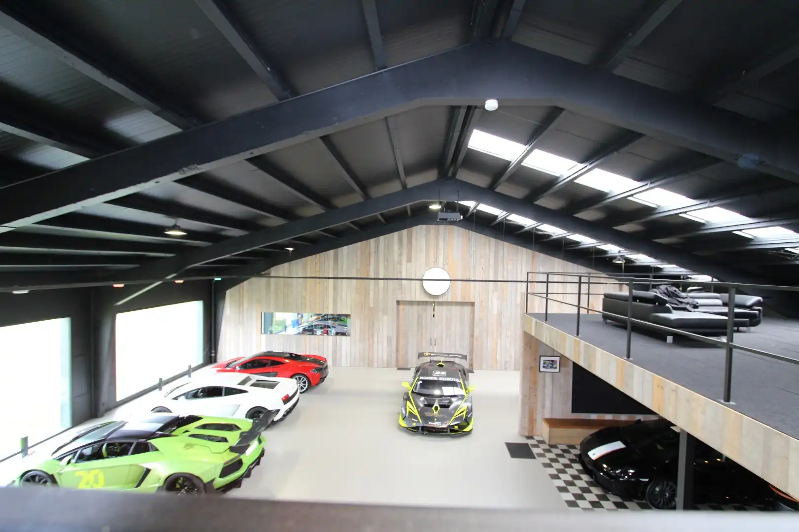 Ruime toonzaal, atelier langs de expressweg Knokke- Antwerpen te Eeklo foto 30
