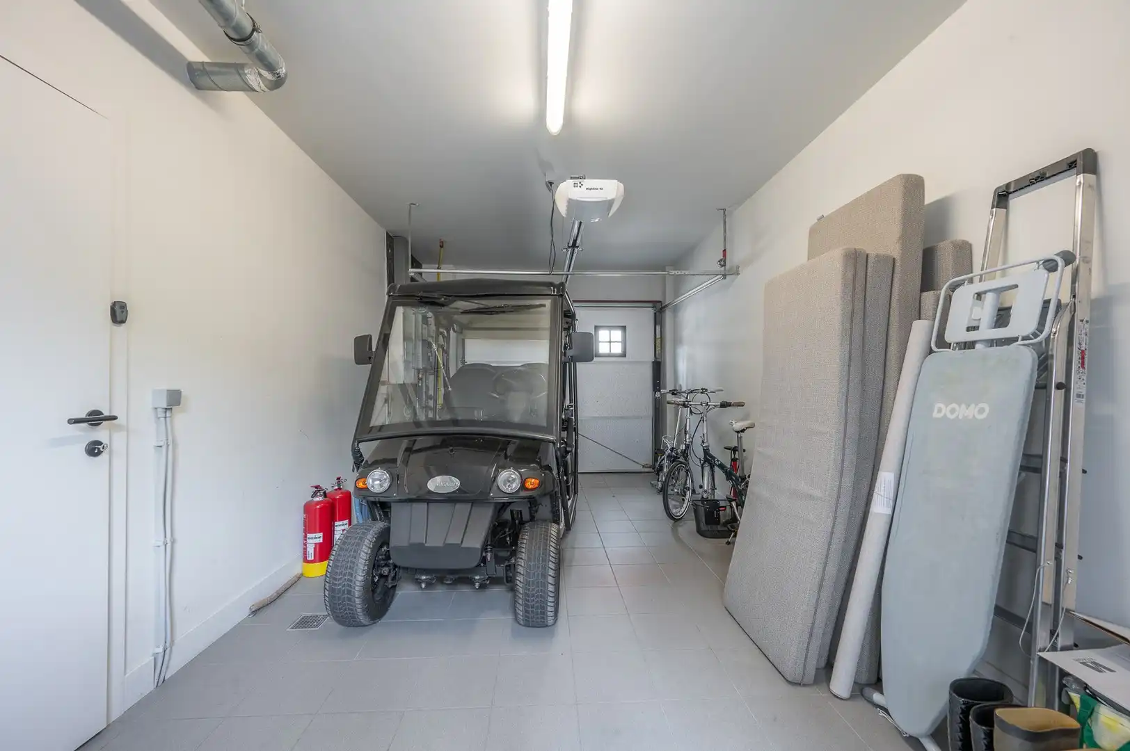 Ruime, recente hoekwoning gelegen vlakbij de groentenmarkt en het Keuvelhoekplein. foto 18