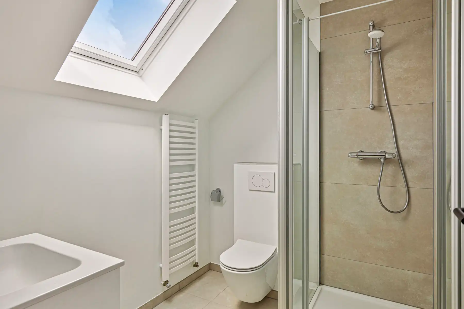 Duplex appartement met 4 slpk en 2 badkamers, tuin en garage foto 17