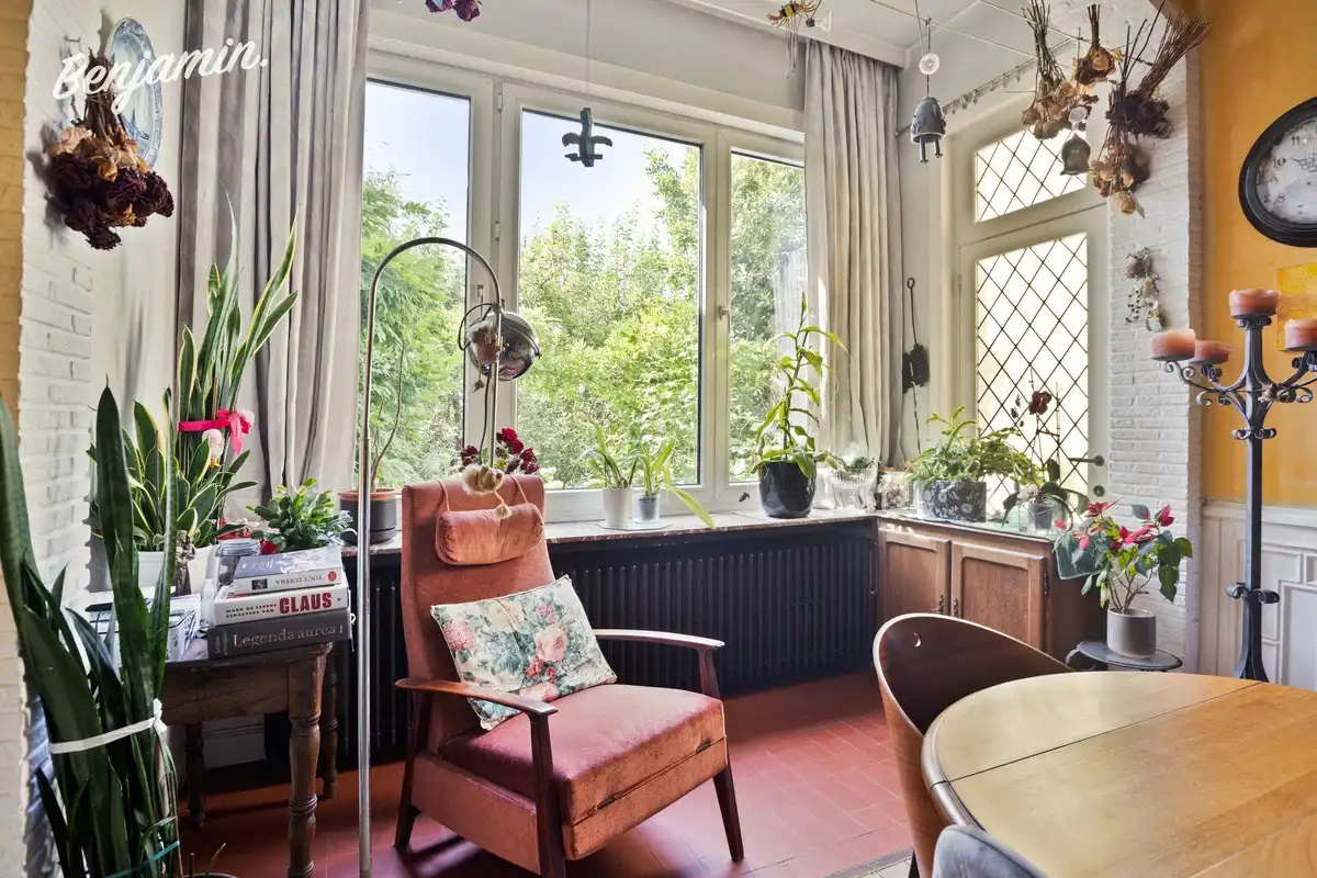 Karaktervol herenhuis met 5 slaapkamers, zuidgerichte tuin en garage in hartje Kortrijk foto 5