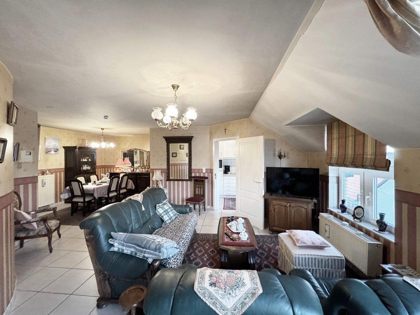 Mooi appartement met 2 slaapkamers in hartje Borgloon foto {{pictureIndex}}
