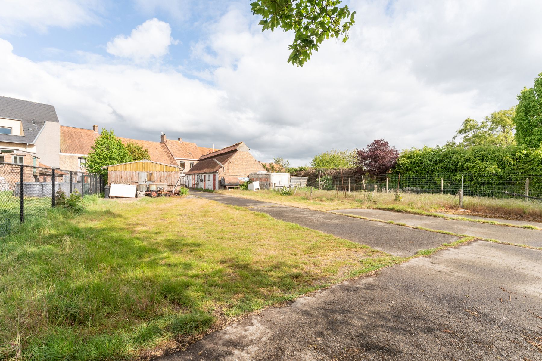 Te renoveren woning met bijgebouwen op perceel van 1697 m² foto 26