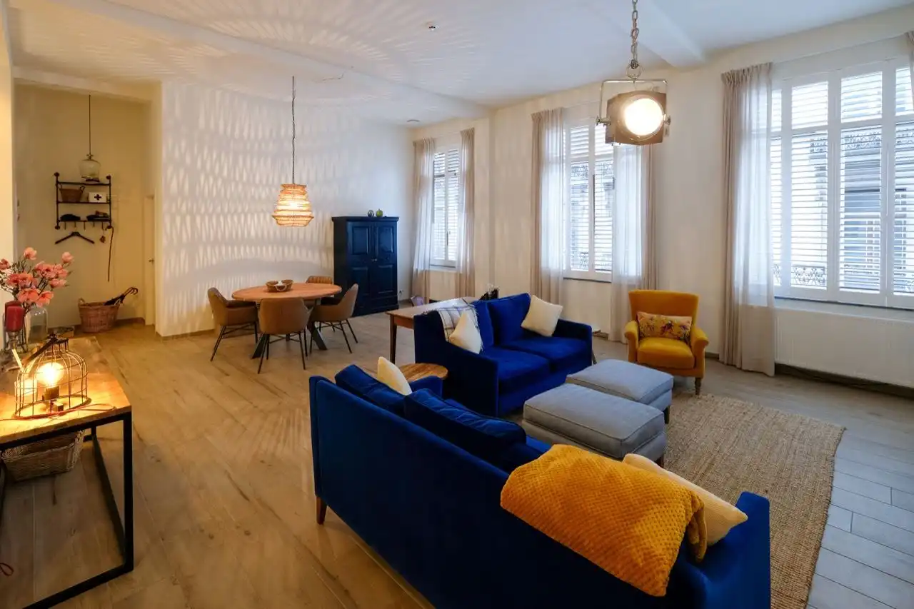 Ruim appartement aan de Grote Markt van Antwerpen foto {{pictureIndex}}