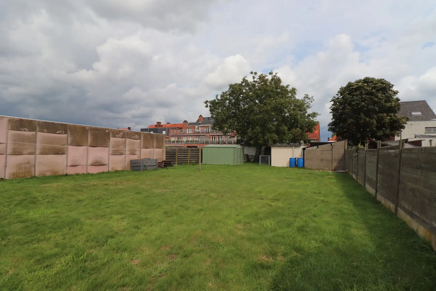 Een woning met 2 slaapkamers, garage en tuin. foto 14