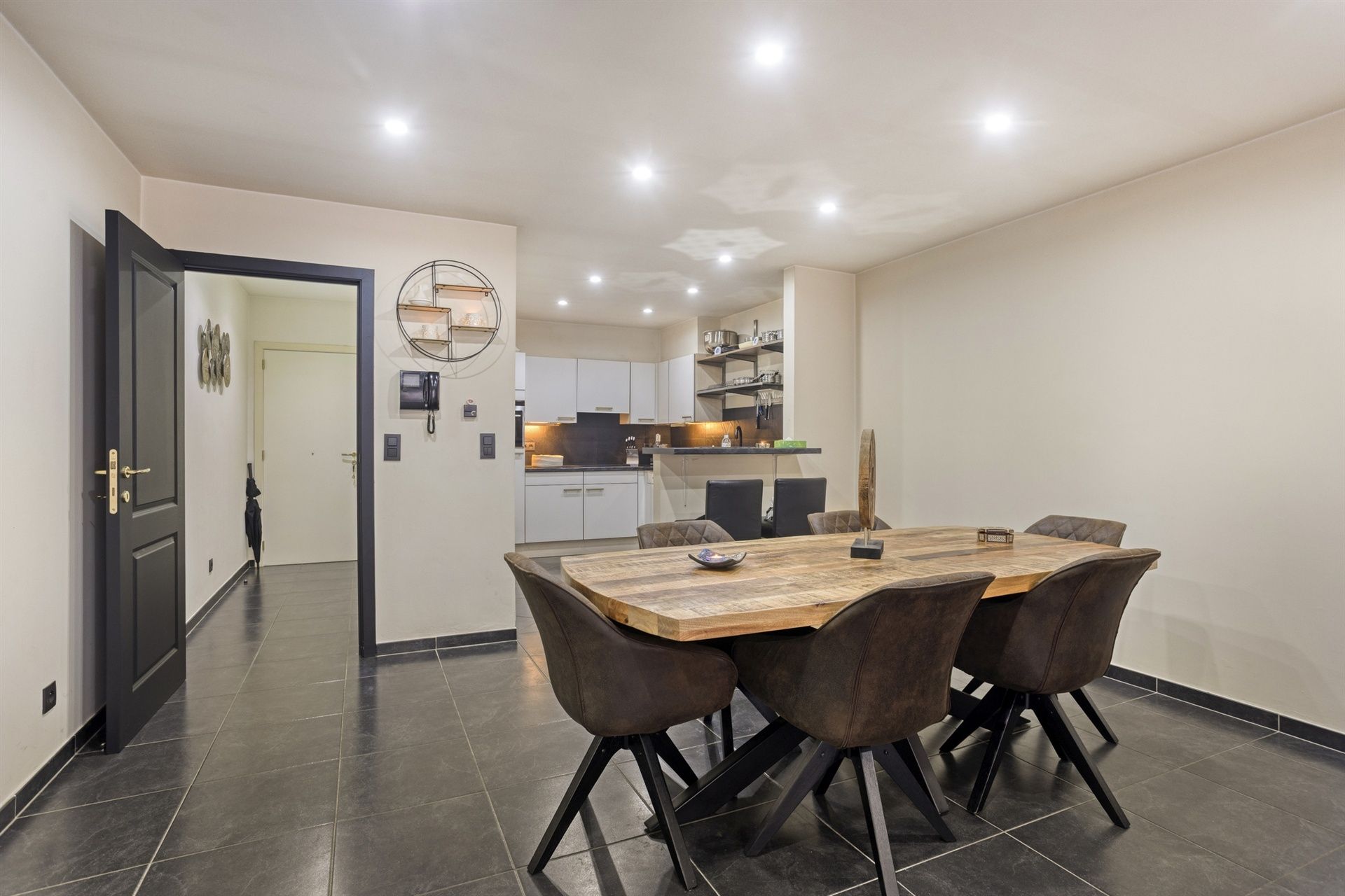 Ruim gelijkvloers appartement met 1 kamer foto 5