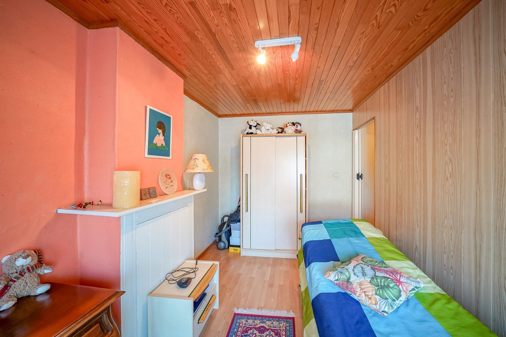 TE KOOP  instapklare woning met grote zonnige tuin en garage/loods. foto 16