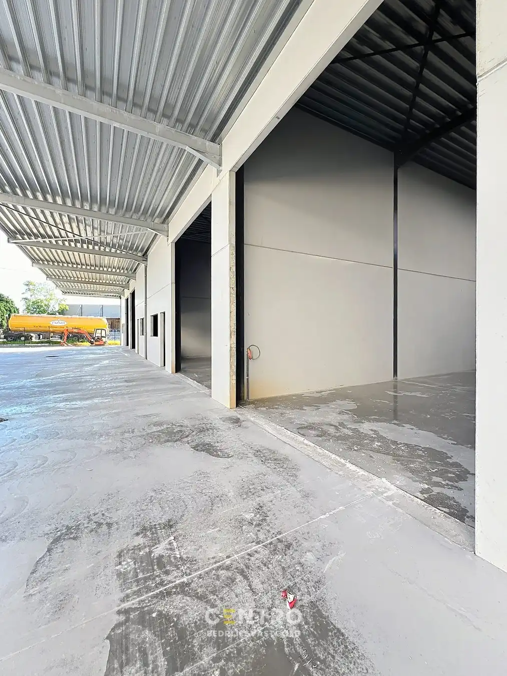 Nieuwbouw KMO-units van 221m² TE HUUR (VH van 7m, 2 parkings, aparte loopdeur en raam), te Kerkhove (Avelgem). foto 20