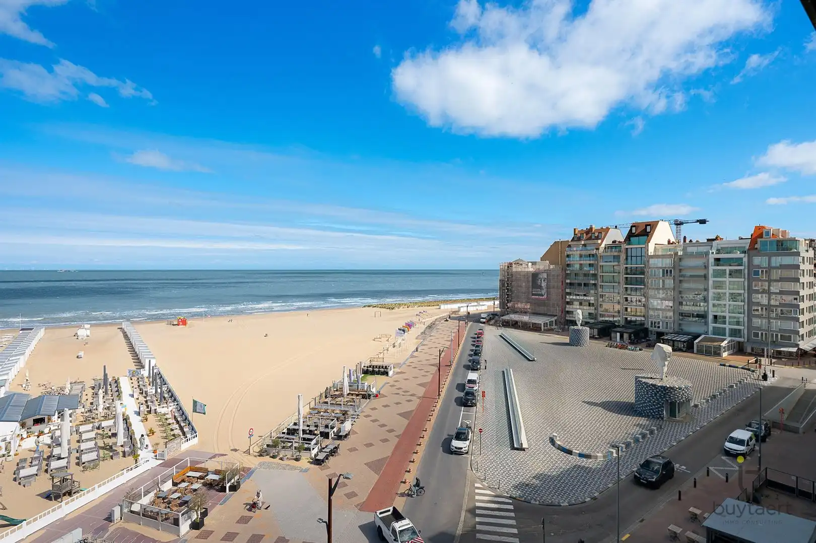 LUXUEUS GERENOVEERD & VOLLEDIG GEMEUBELD APPARTEMENT MET PANORAMISCH ZEEZICHT AAN HET RUBENSPLEIN!  foto 28