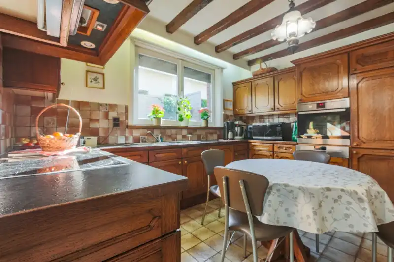 Verzorgde halfopen woning met 3 slaapkamers, tuin en ruime garage op een totale grondoppervlakte van 393m². foto 7