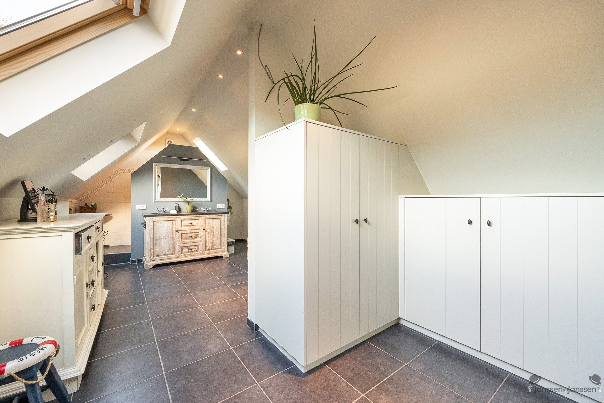 Charmante halfopen woning met 3 slaapkamers foto 20