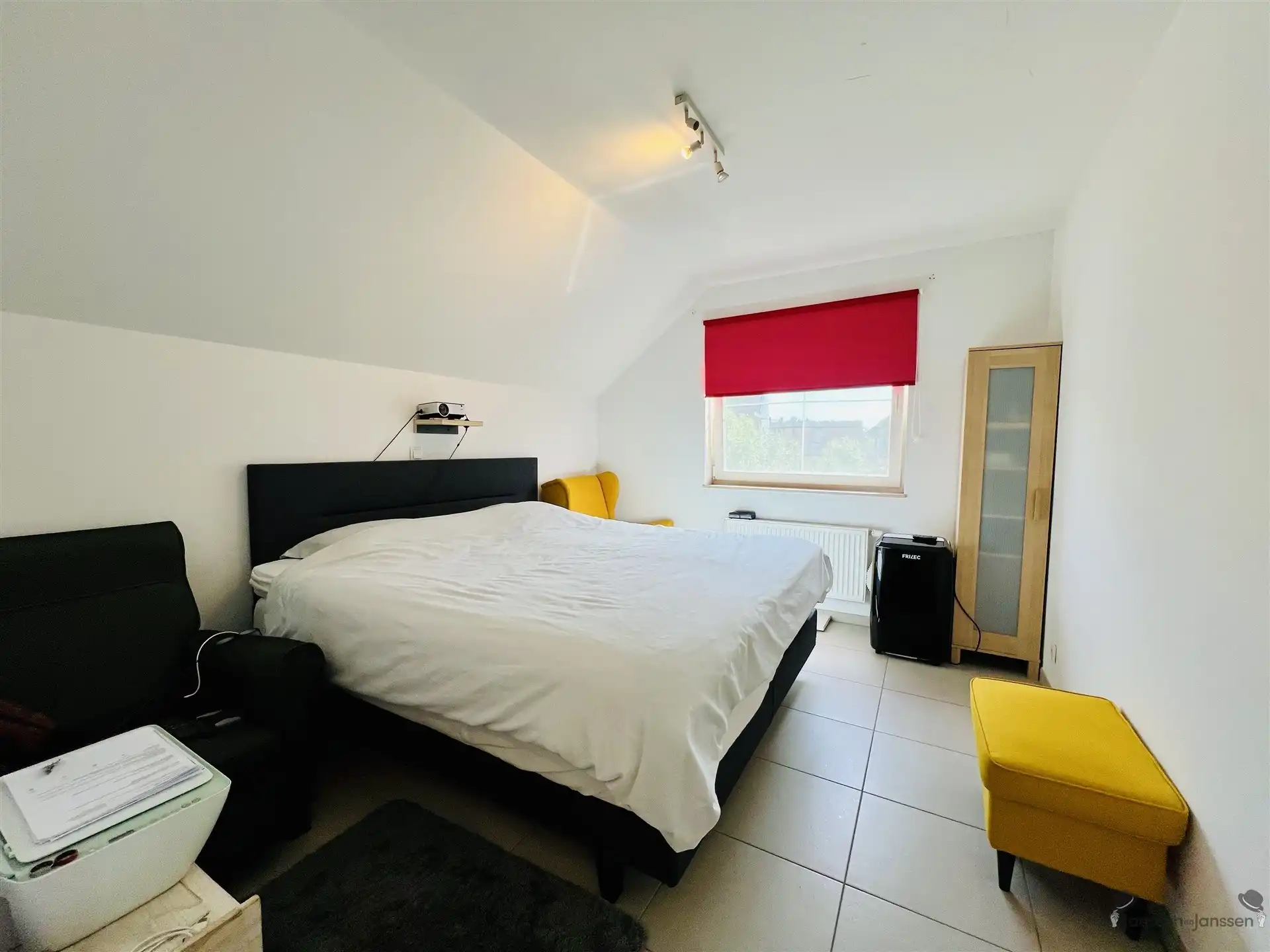 Lichtrijk dakappartement met 2 slaapkamers foto 8