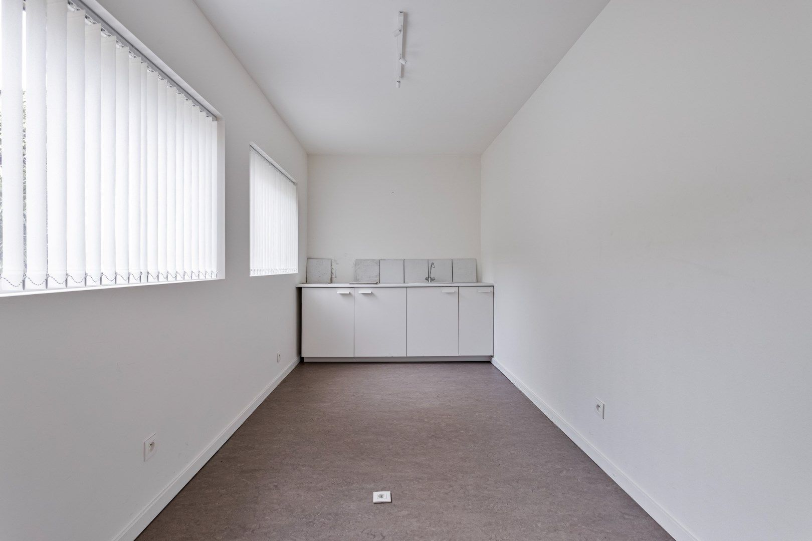 Veelzijdig handelshuis met woonst in hartje Ekeren foto 7