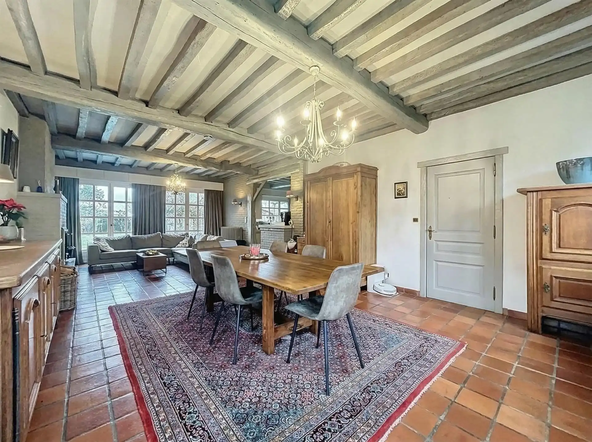 Prachtige villa met 4 slaapkamers, garage en bijgebouw op perceel van 2478m² foto 2