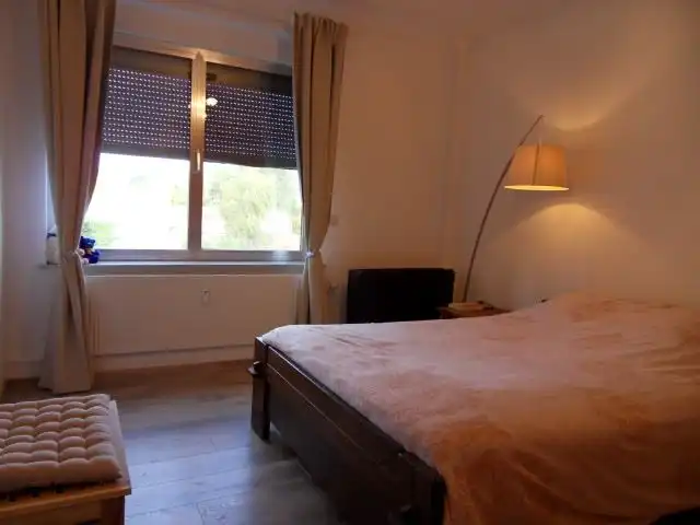 In centrum gelegen APPARTEMENT met 2 slaapkamers, mooie living, ruime kelder foto 11