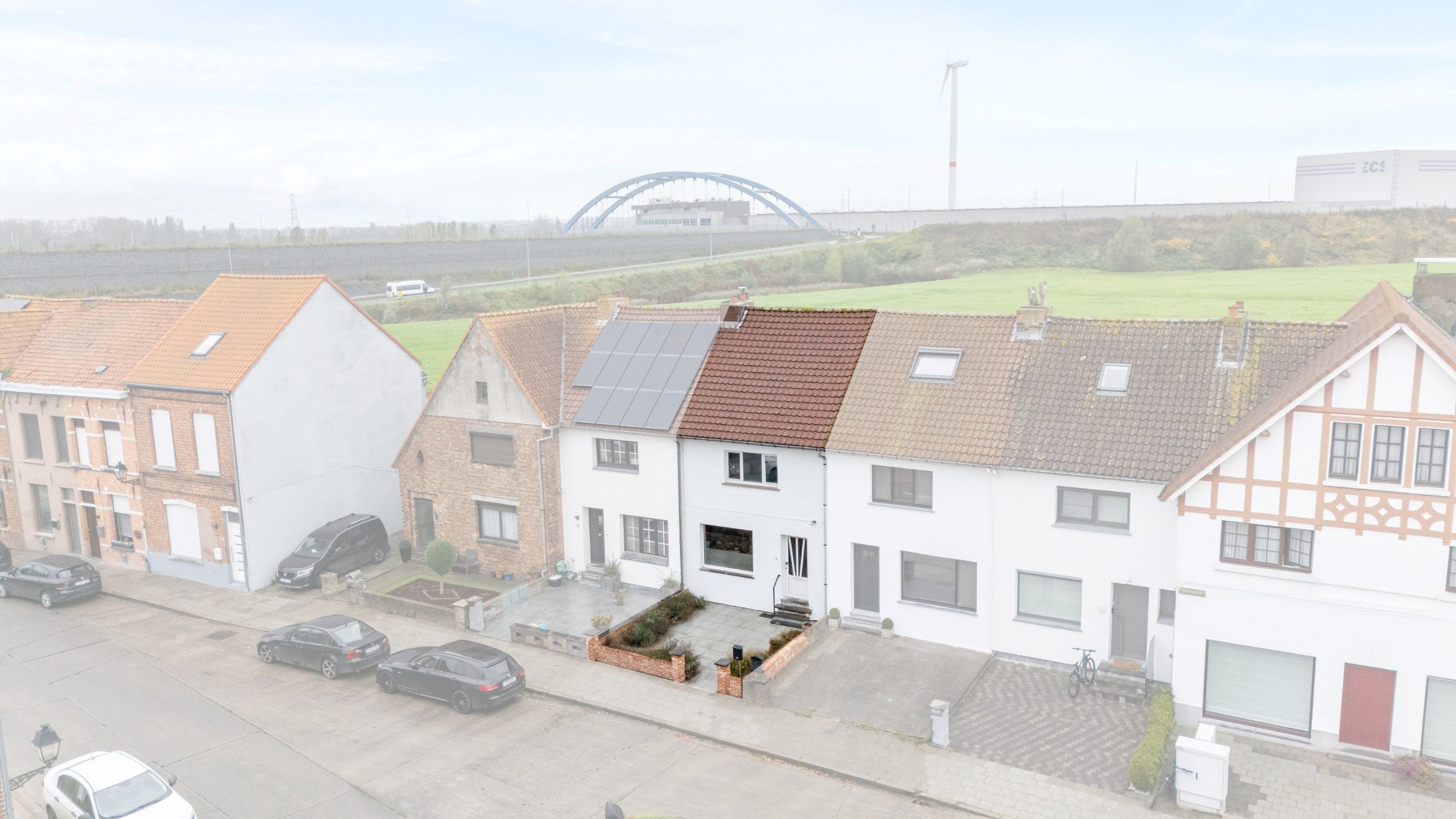 Rijwoning met een fraaie tuin aan het water te Zwankendamme foto 16