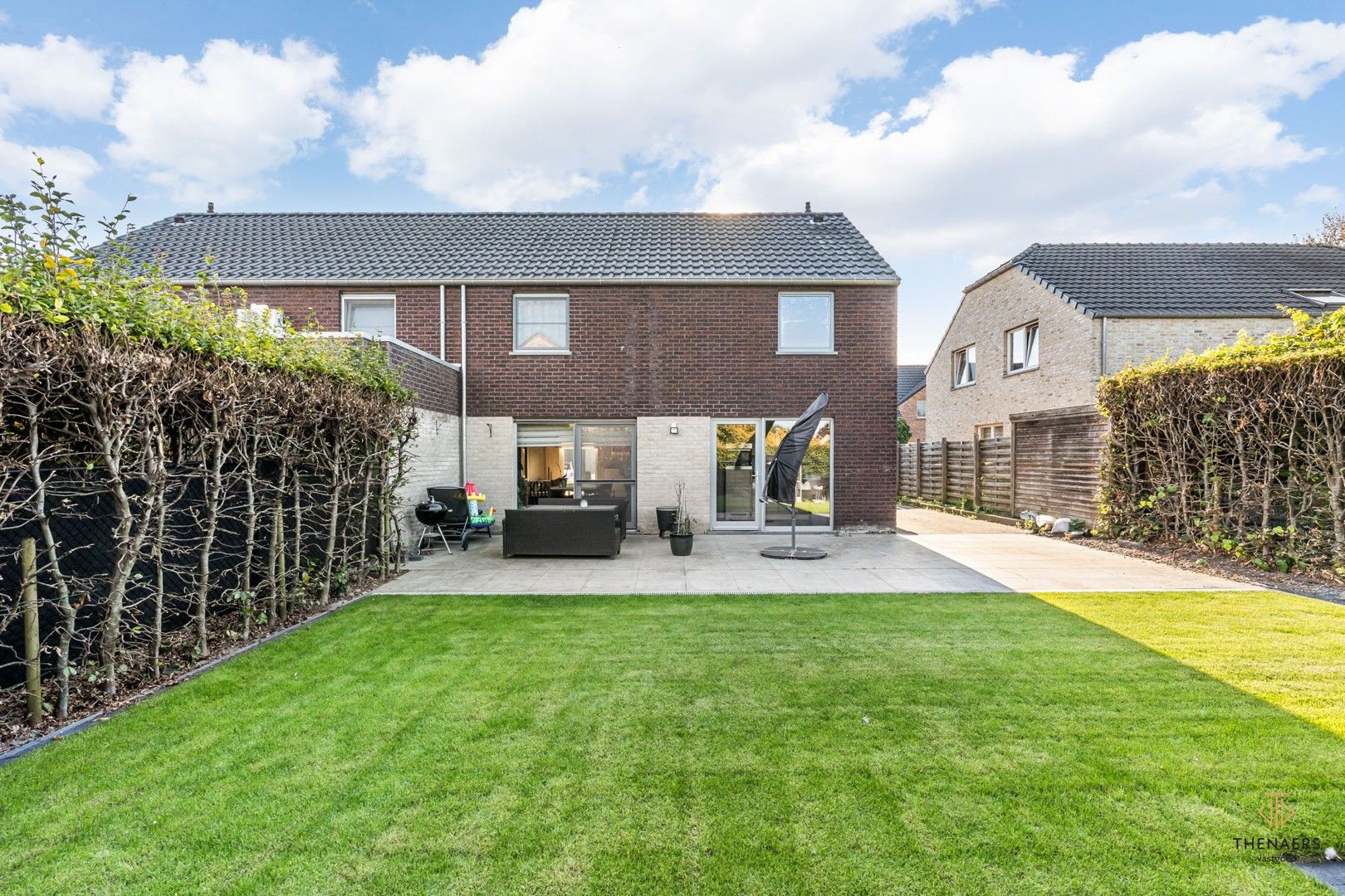 Energiezuinige gezinswoning met 18 zonnepanelen en garage in een rustige wijk van Sint-Truiden. foto 2