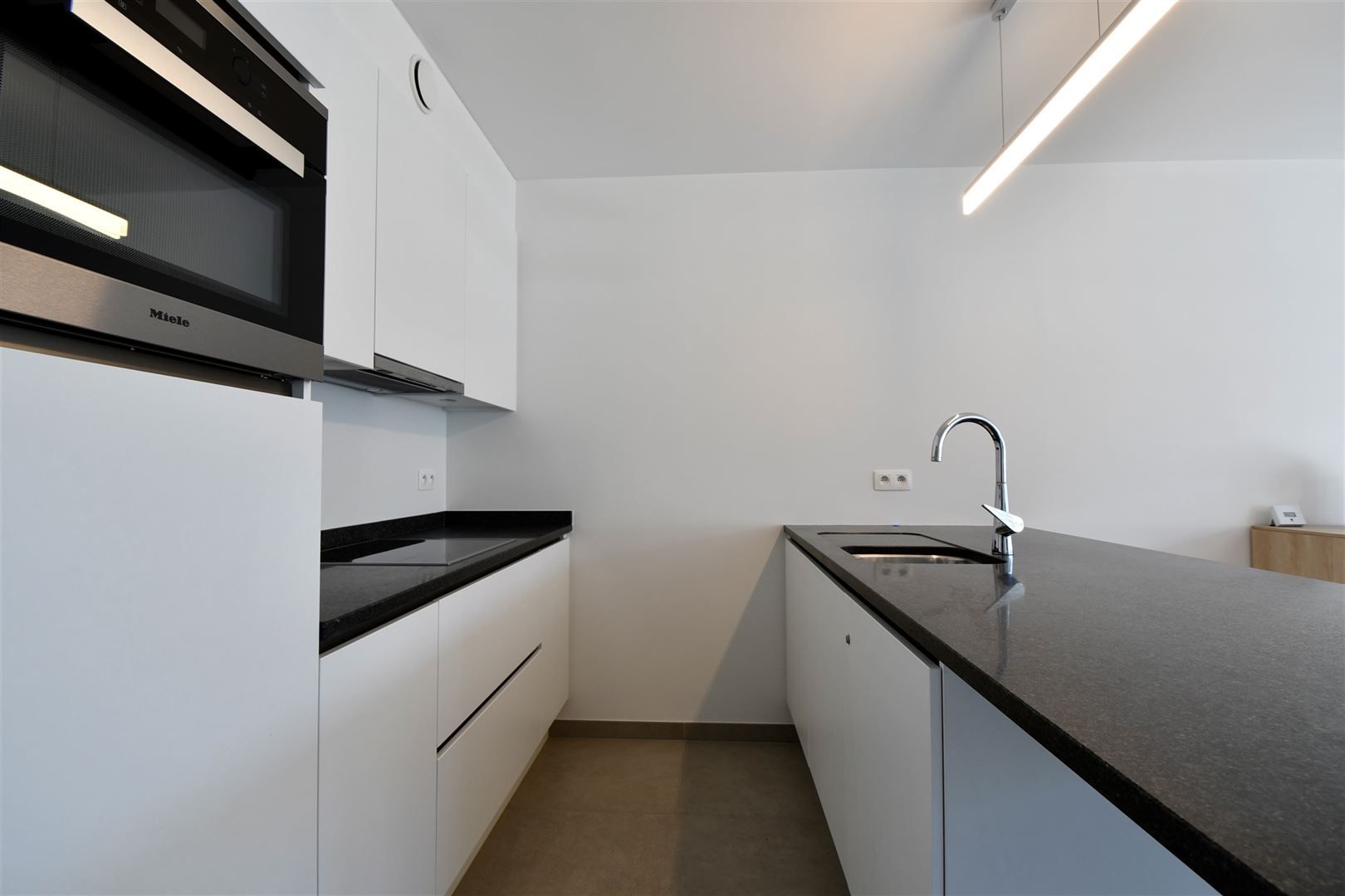 Gemeubeld appartement met 2 slaapkamers foto 3