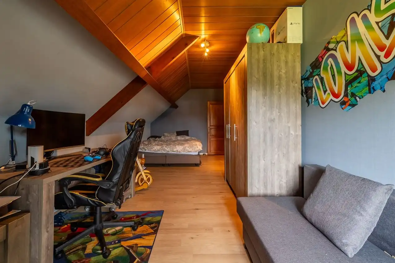 Mooie, ruime villawoning met leuke tuin op rustige locatie foto 29