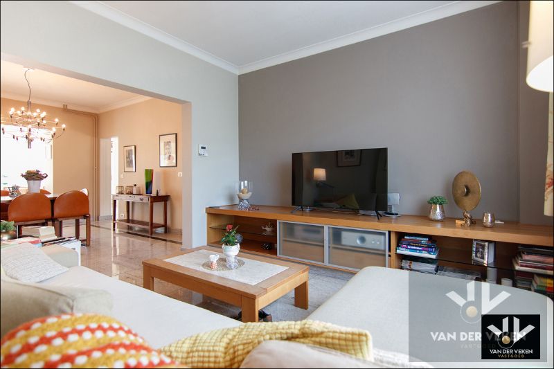 STIJLVOLLE HOB MET MODERN COMFORT EN ZWEMBAD foto 17