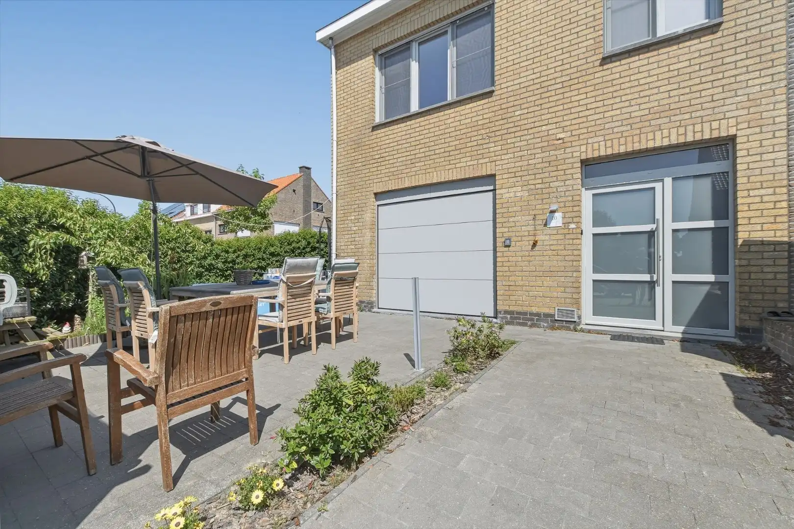 Instapklare halfopen bebouwing met 3 slaapkamers & ruime garage in rustige woonwijk  foto 2