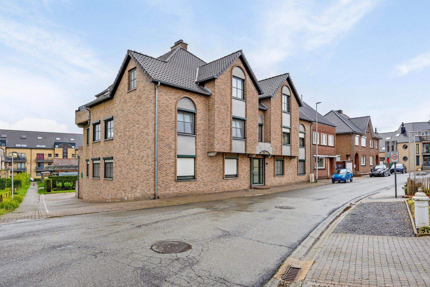 Ruim gelijkvloers appartement met 2 slaapkamers in hartje Lanaken foto 3