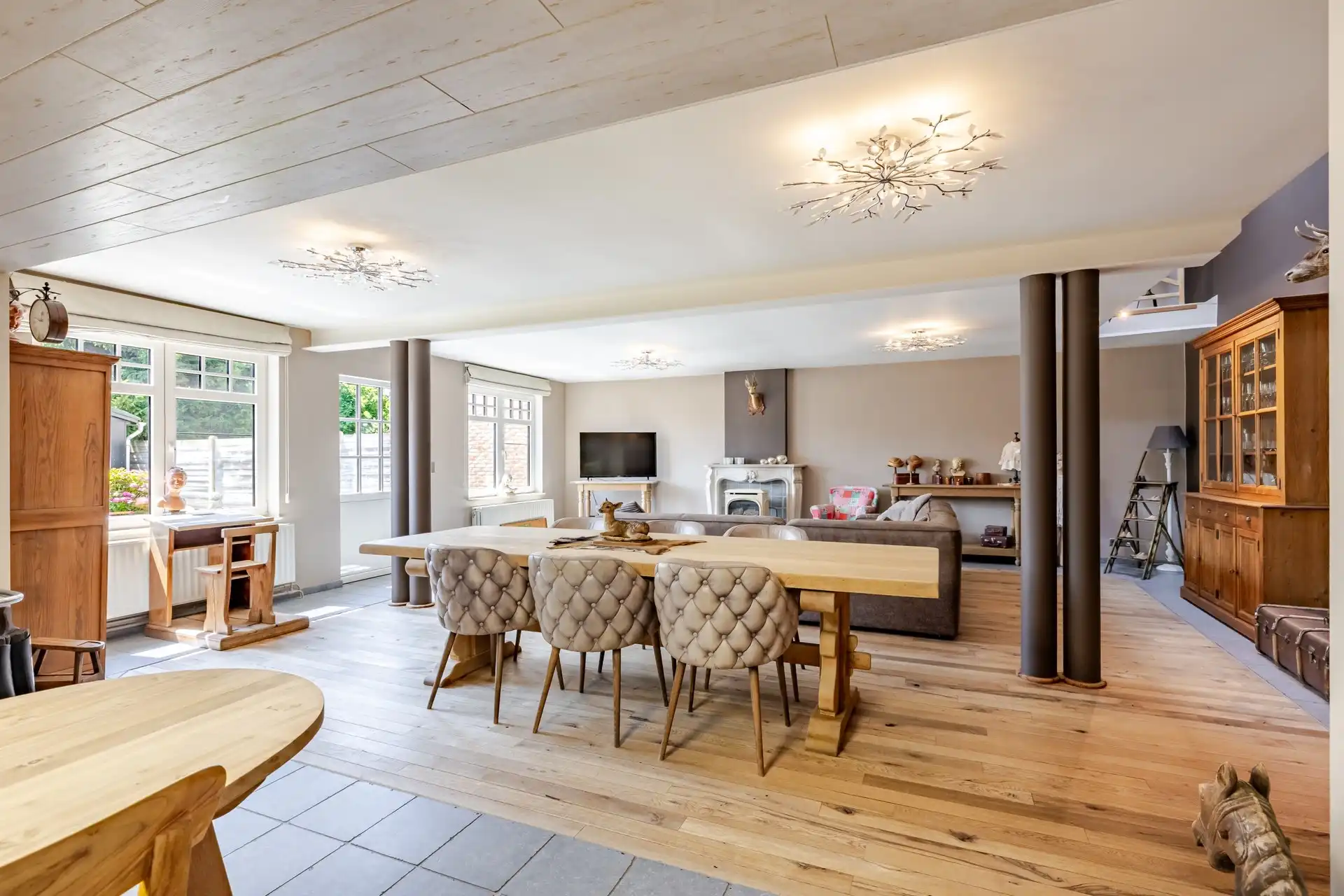 Karaktervolle woning op een rustige ligging met zuidgerichte tuin foto 2
