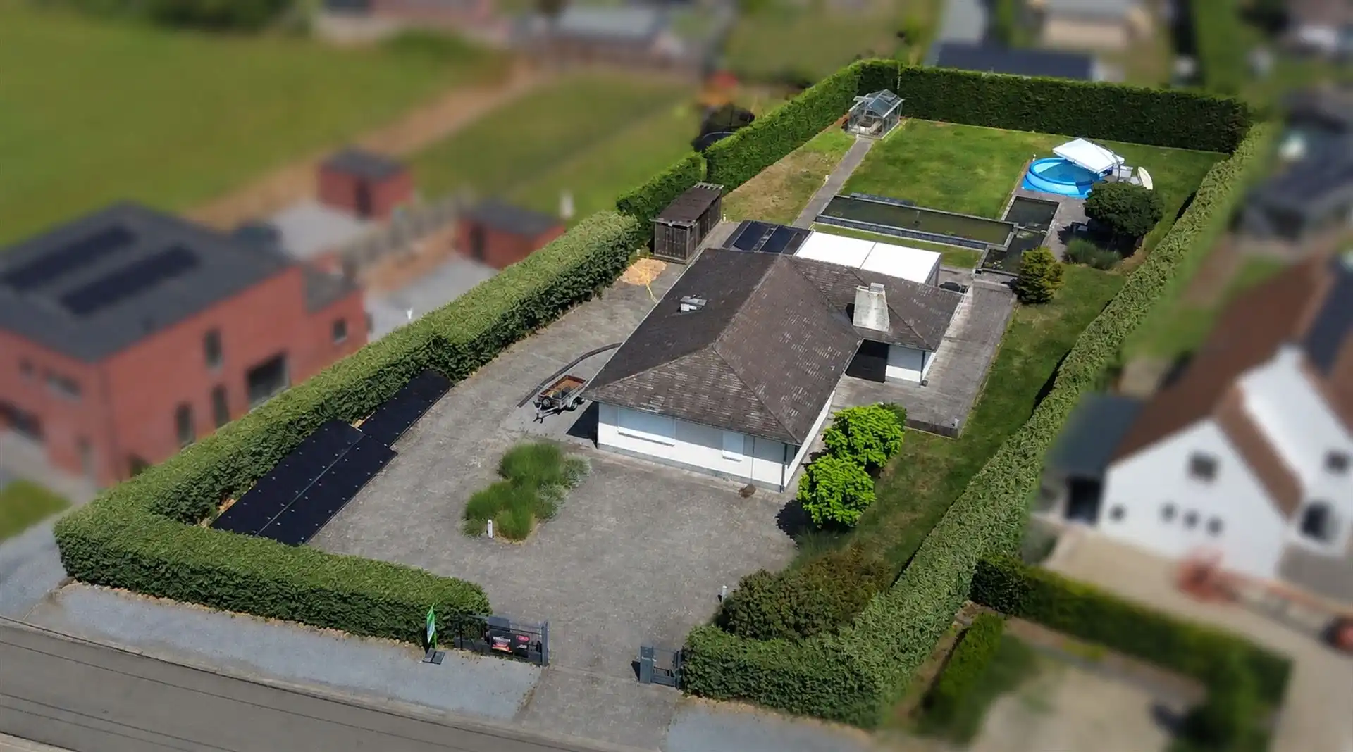 Vrijstaande gelijkvloerse woning op een perceel van 18a30ca. foto 3