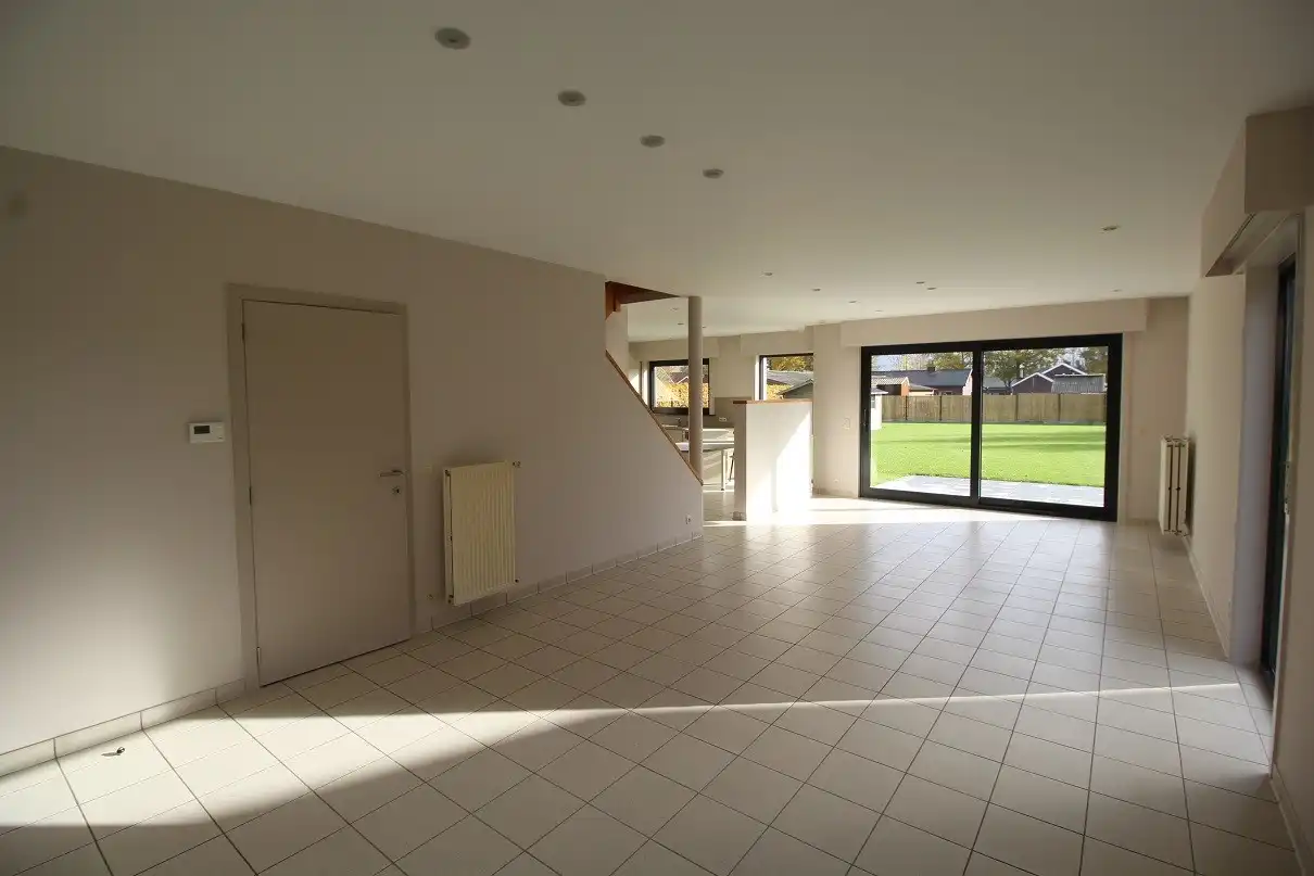 Zeer ruime villa met 3 slaapkamers te huur! foto 4