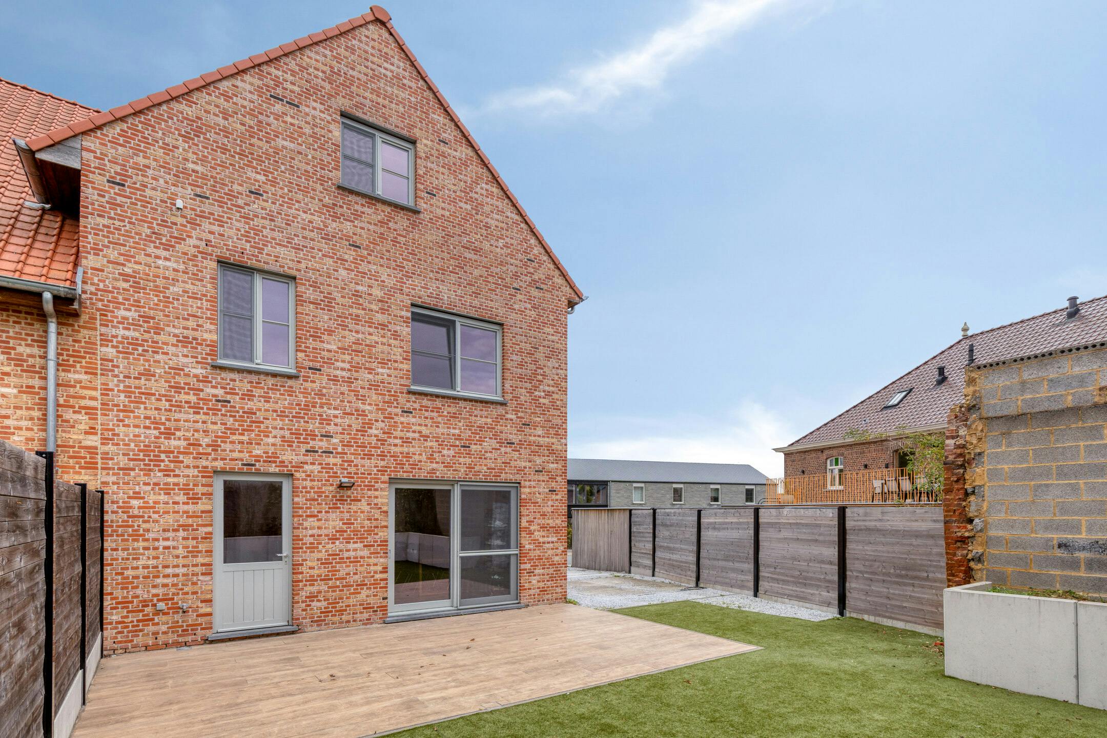 Recente halfopen woning te koop in Rozebeke (Zwalm) foto {{pictureIndex}}