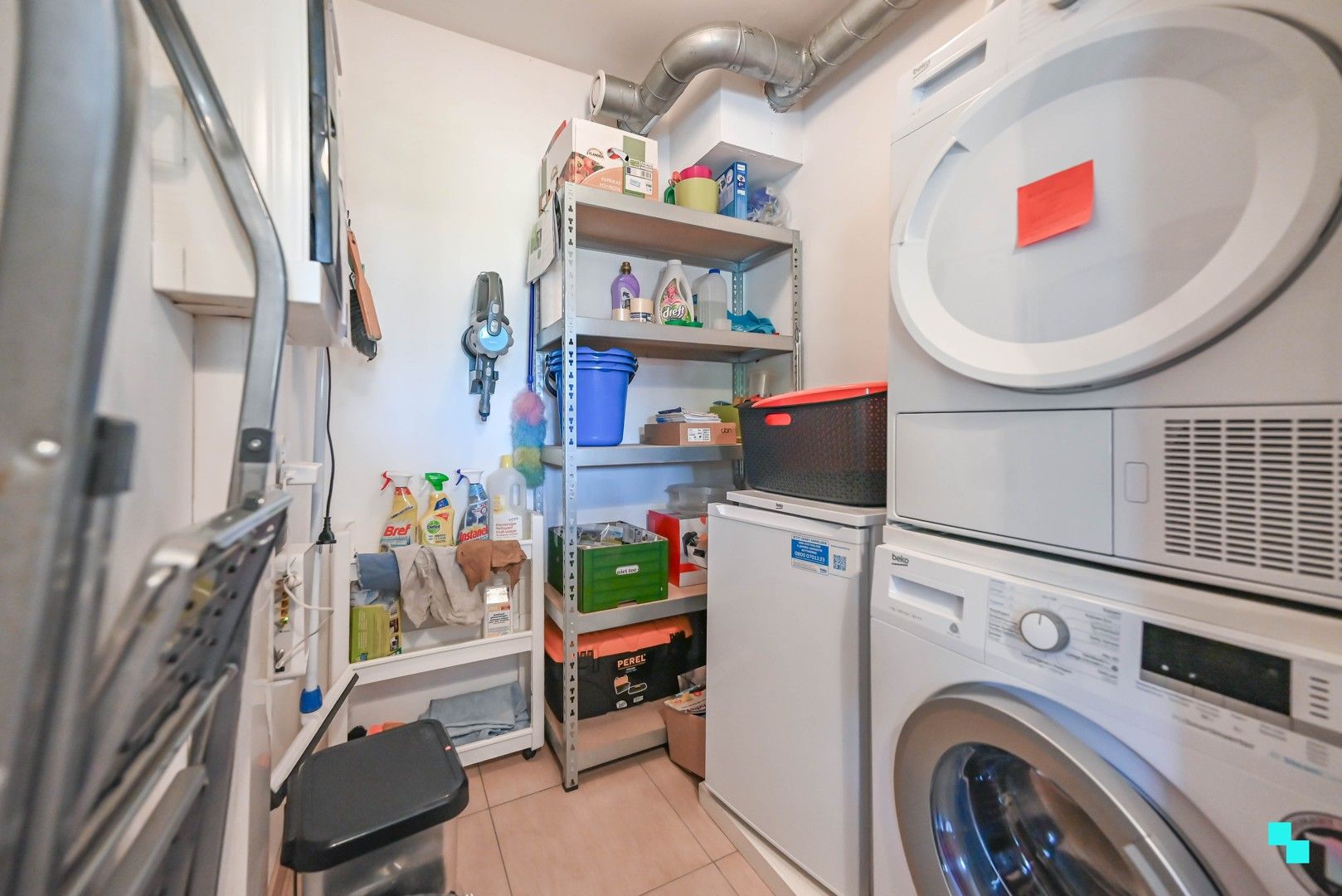 Ruim tweeslaapkamer appartement nabij centrum Izegem foto 14
